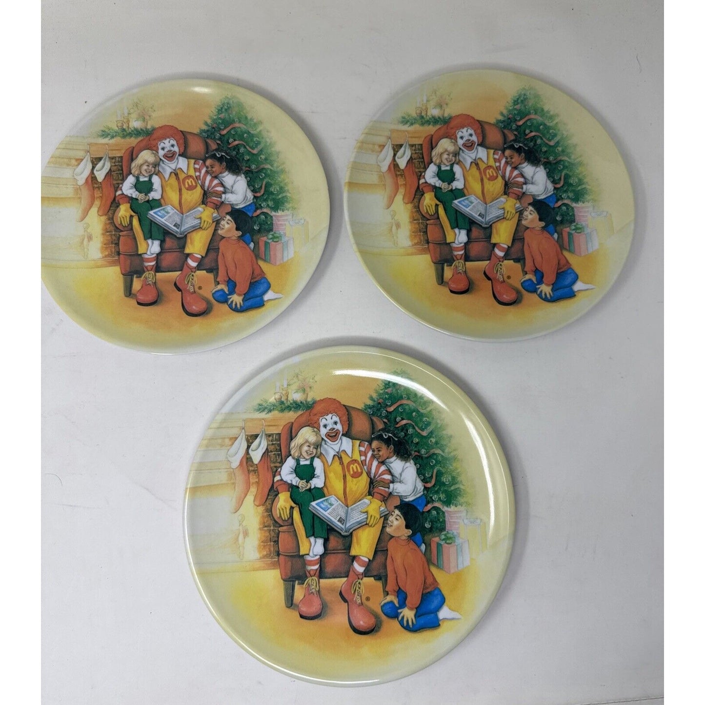 McDonalds 8” Plastic Plate Christmas - Ronald Reading to Children No Date - 3