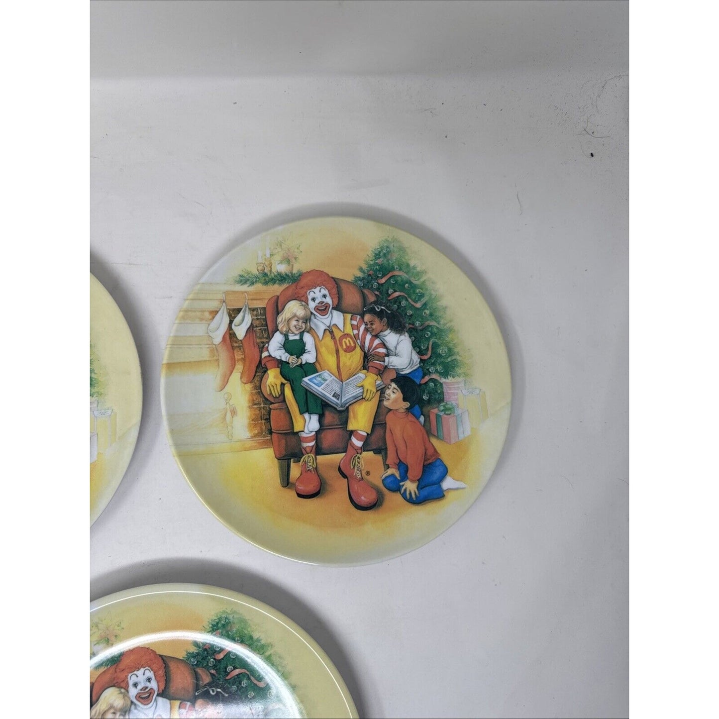 McDonalds 8” Plastic Plate Christmas - Ronald Reading to Children No Date - 3