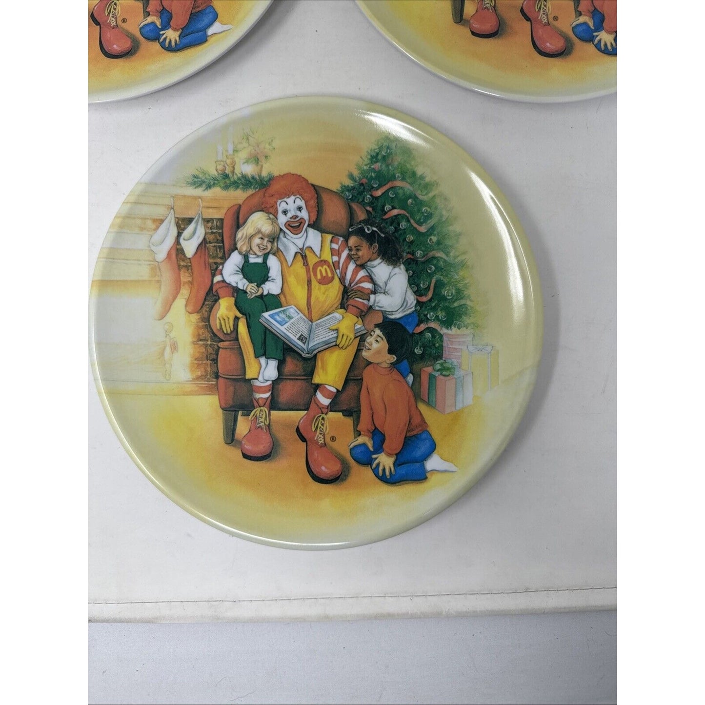 McDonalds 8” Plastic Plate Christmas - Ronald Reading to Children No Date - 3